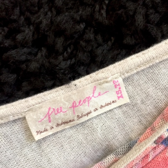 Gorgeous FREE PEOPLE flowy top XS /Extra Small - Picture 3 of 4